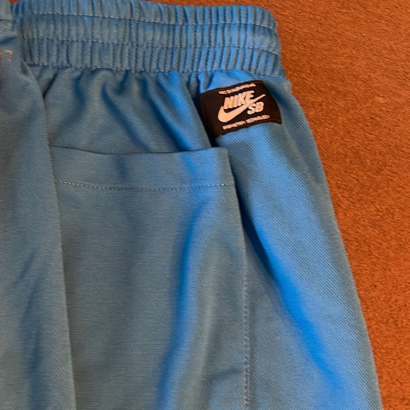 Nike shorts - Picture 4 of 5